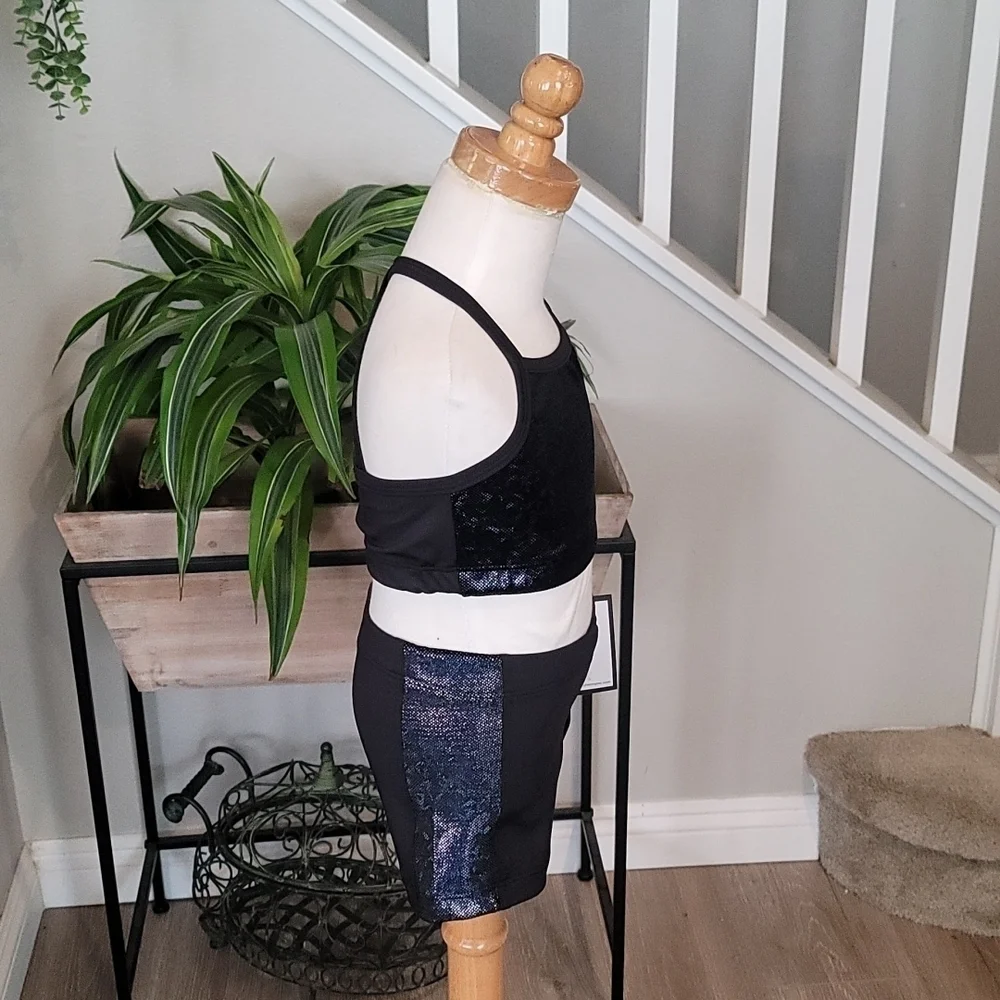 Shimmy Shimmy Inc Crop Top & Short Set - Picture 3 of 7